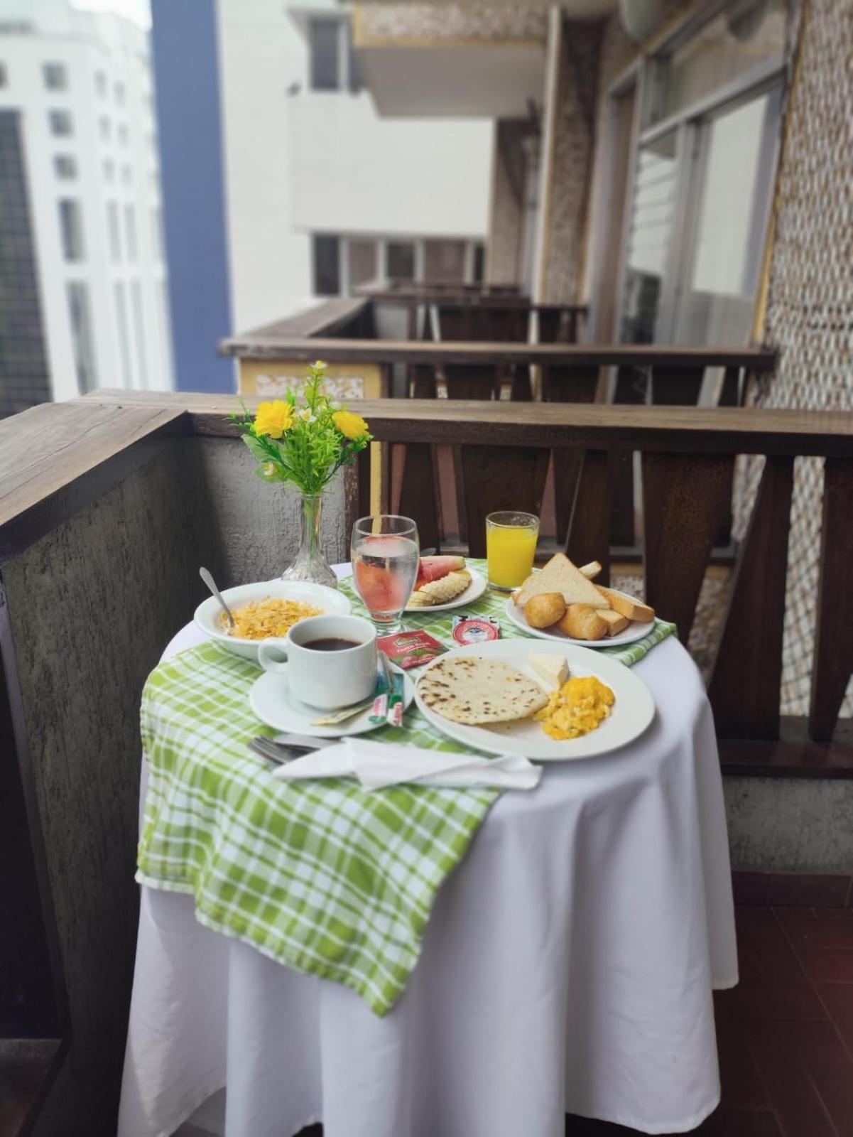 Gran Hotel ميديلين المظهر الخارجي الصورة