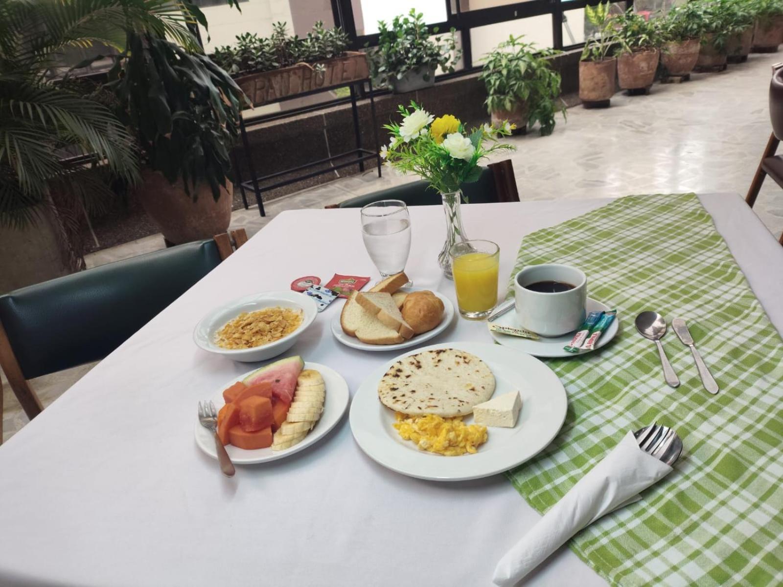 Gran Hotel ميديلين المظهر الخارجي الصورة