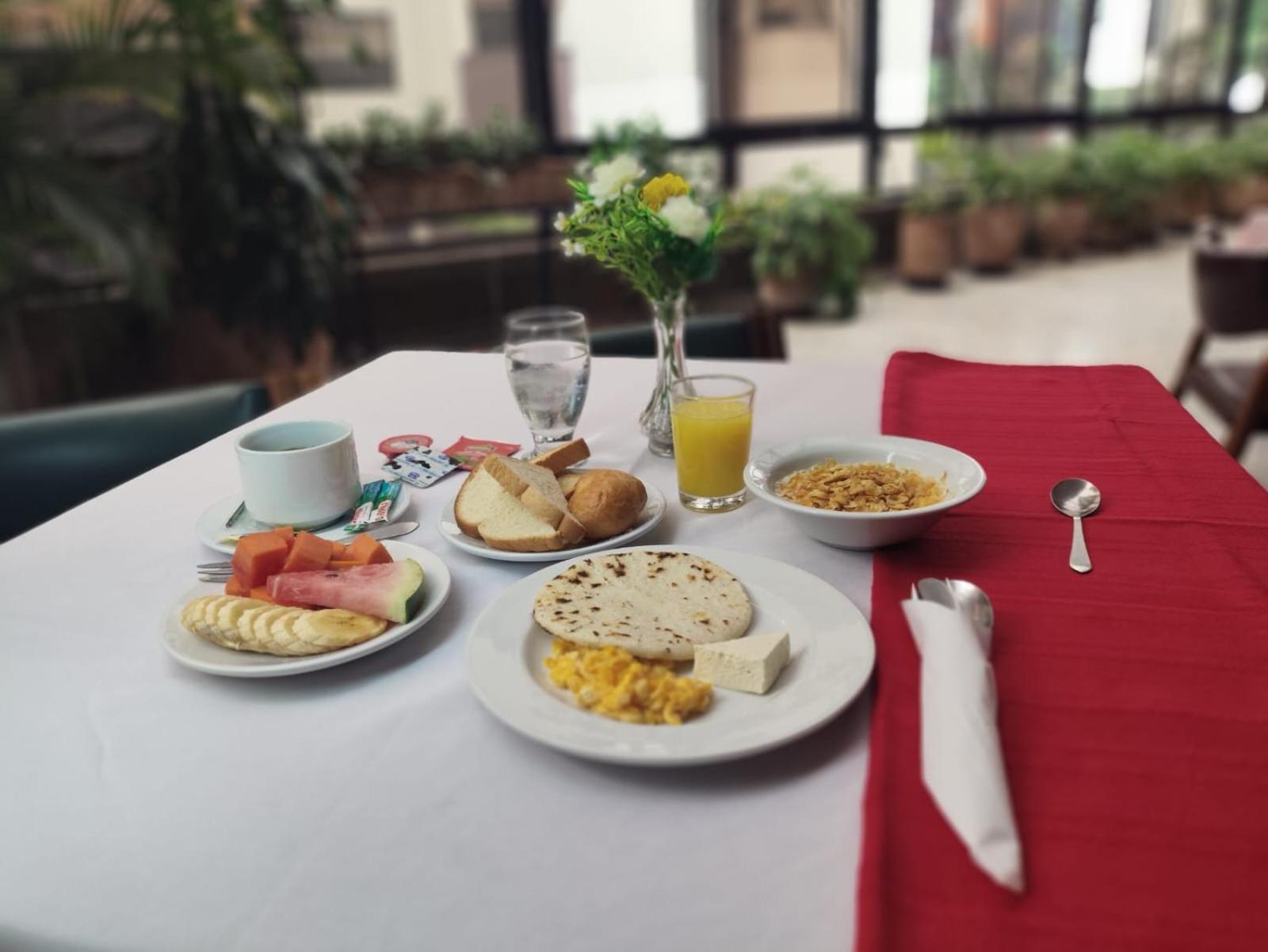 Gran Hotel ميديلين المظهر الخارجي الصورة